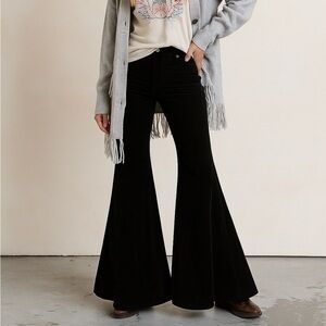 COÛT DE LA LIBERTÉ Natalia Stretch Corduroy Mid Rise Super Flare Pants‎
